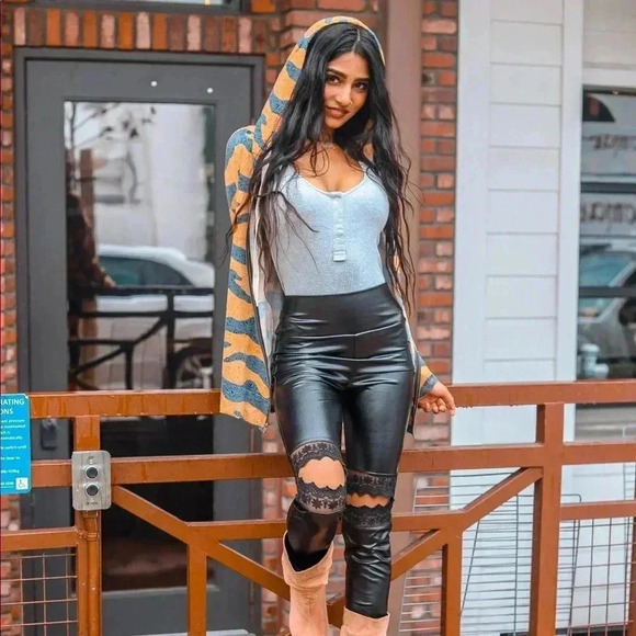 Lace cut out Faux Leather Leggings - Picture 3 of 6